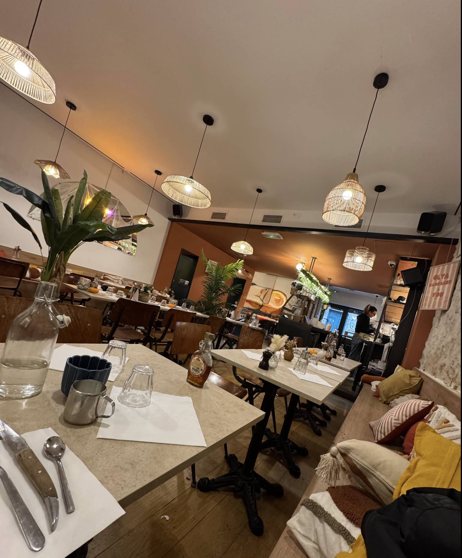Salle du restaurant Olya Courreau à Montpellier